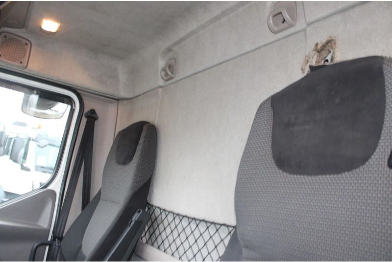 Truk berpendingin DAF LF 210 + EURO 6 + LIFT: gambar 8 Truk berpendingin DAF LF 210 + EURO 6 + LIFT: gambar 8