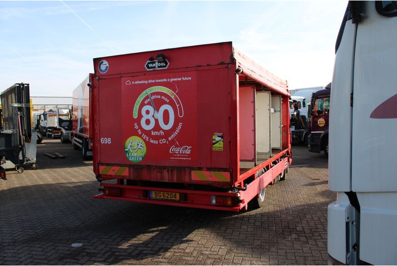 Iveco Eurocargo 100E18 + EURO 5 + LOW KM - Truk pemadam kebakaran: gambar 5 Iveco Eurocargo 100E18 + EURO 5 + LOW KM - Truk pemadam kebakaran: gambar 5