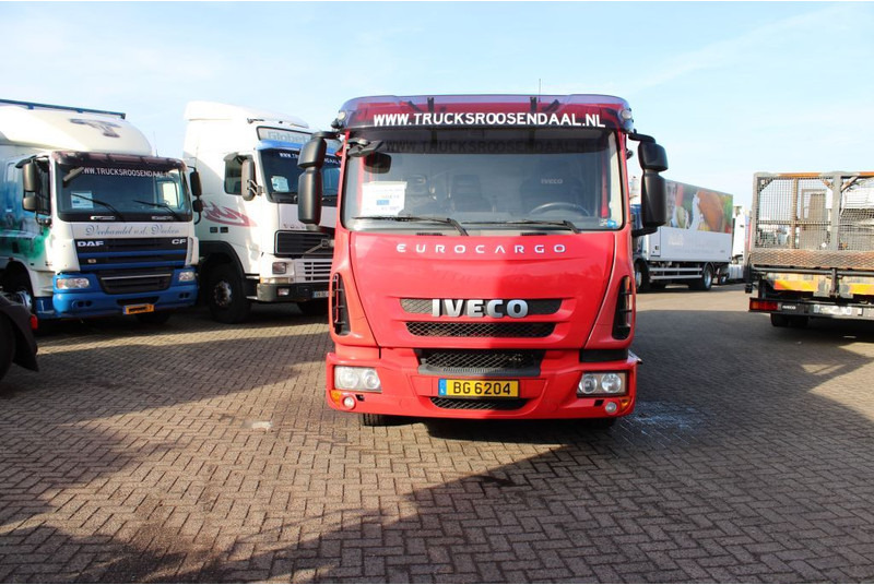 Iveco Eurocargo 100E18 + EURO 5 + LOW KM - Truk pemadam kebakaran: gambar 4 Iveco Eurocargo 100E18 + EURO 5 + LOW KM - Truk pemadam kebakaran: gambar 4