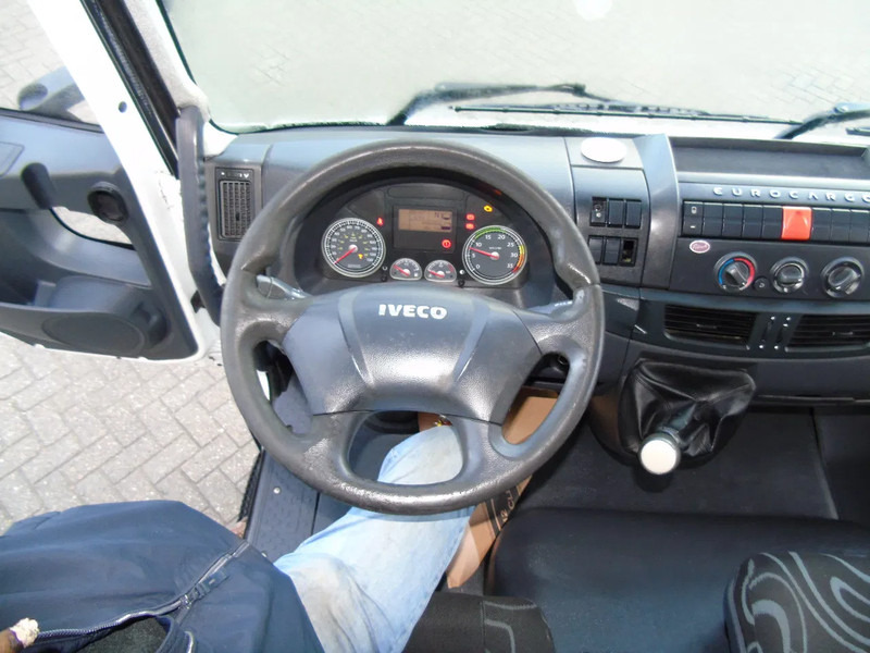 Iveco Eurocargo 80E18 + 3 SEATS - Truk box: gambar 4 Iveco Eurocargo 80E18 + 3 SEATS - Truk box: gambar 4