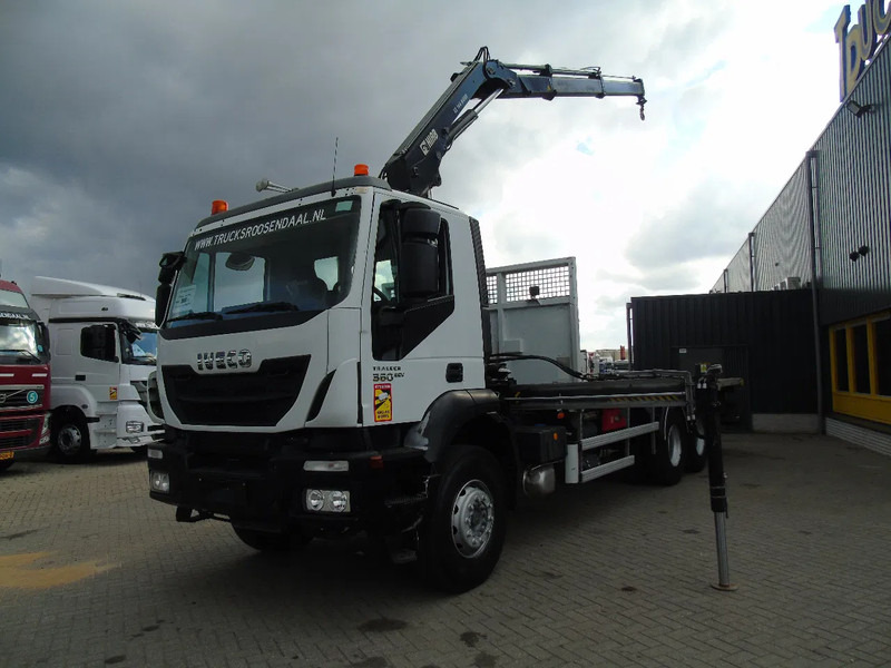 Iveco Eurotrakker 360 EEV + HIAB 144B- 2 + 6X4 + REMOTE + SPRING/BIG AXLE + EURO 5 - Truk derek: gambar 3 Iveco Eurotrakker 360 EEV + HIAB 144B- 2 + 6X4 + REMOTE + SPRING/BIG AXLE + EURO 5 - Truk derek: gambar 3