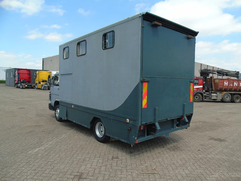 MAN 10 .150 + 2-3 HORSES + MANUAL - Truk pengangkut kuda: gambar 4 MAN 10 .150 + 2-3 HORSES + MANUAL - Truk pengangkut kuda: gambar 4