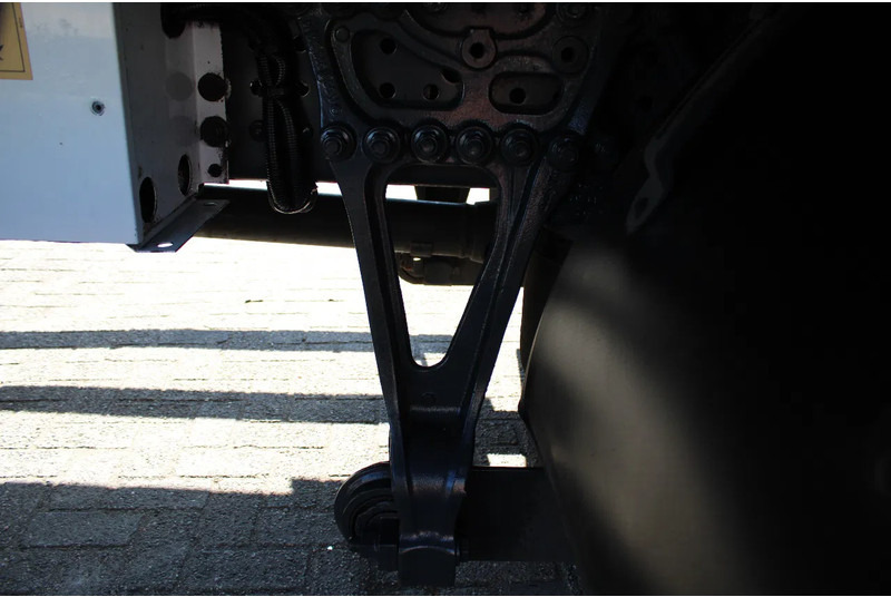 Truk berpendingin Mercedes-Benz Antos 1924 + THERMO KING 1200 + LIFT + EURO 6: gambar 17 Truk berpendingin Mercedes-Benz Antos 1924 + THERMO KING 1200 + LIFT + EURO 6: gambar 17