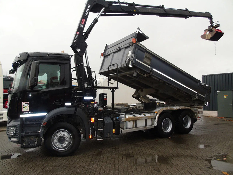 Mercedes-Benz Arocs 2643 + HIAB HIDUO 188B-3 + 6X4 + 3 SIDE TIPPER + REMOTE - Truk jungkit, Truk derek: gambar 4 Mercedes-Benz Arocs 2643 + HIAB HIDUO 188B-3 + 6X4 + 3 SIDE TIPPER + REMOTE - Truk jungkit, Truk derek: gambar 4