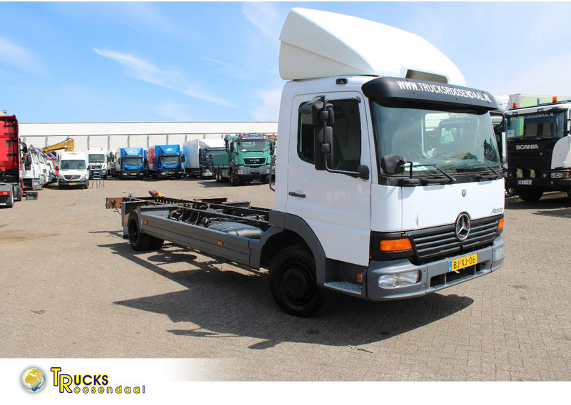 Mercedes-Benz Atego 918 + MANUAL + EURO 2 - Truk sasis: gambar 1 Mercedes-Benz Atego 918 + MANUAL + EURO 2 - Truk sasis: gambar 1