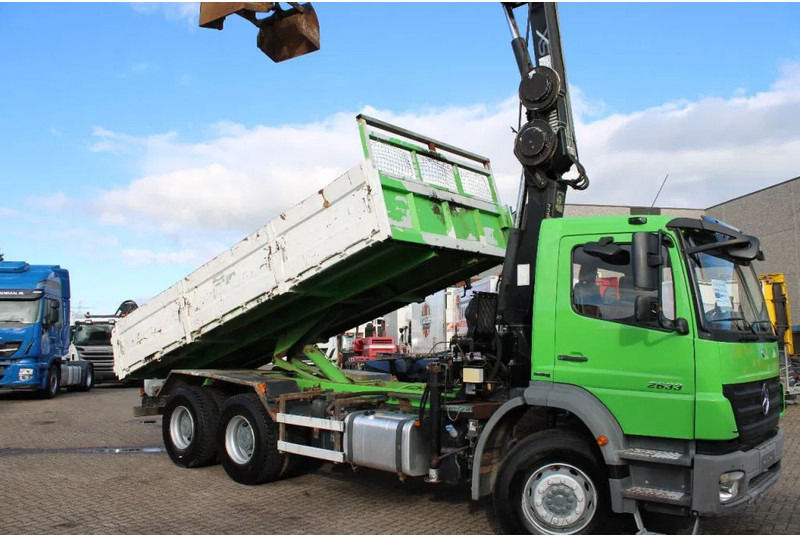 Mercedes-Benz Axor 2633 + TIPPER + HIAB 144 + REMOTE + MANUAL + 6x4 - Truk jungkit, Truk derek: gambar 3 Mercedes-Benz Axor 2633 + TIPPER + HIAB 144 + REMOTE + MANUAL + 6x4 - Truk jungkit, Truk derek: gambar 3