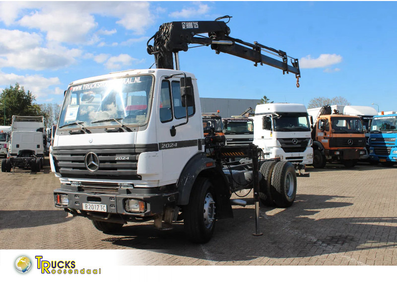 Mercedes-Benz SK 2024 + HIAB 125 + MANUAL - Truk derek: gambar 1 Mercedes-Benz SK 2024 + HIAB 125 + MANUAL - Truk derek: gambar 1