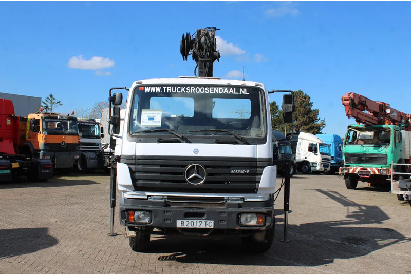 Mercedes-Benz SK 2024 + HIAB 125 + MANUAL - Truk derek: gambar 2 Mercedes-Benz SK 2024 + HIAB 125 + MANUAL - Truk derek: gambar 2