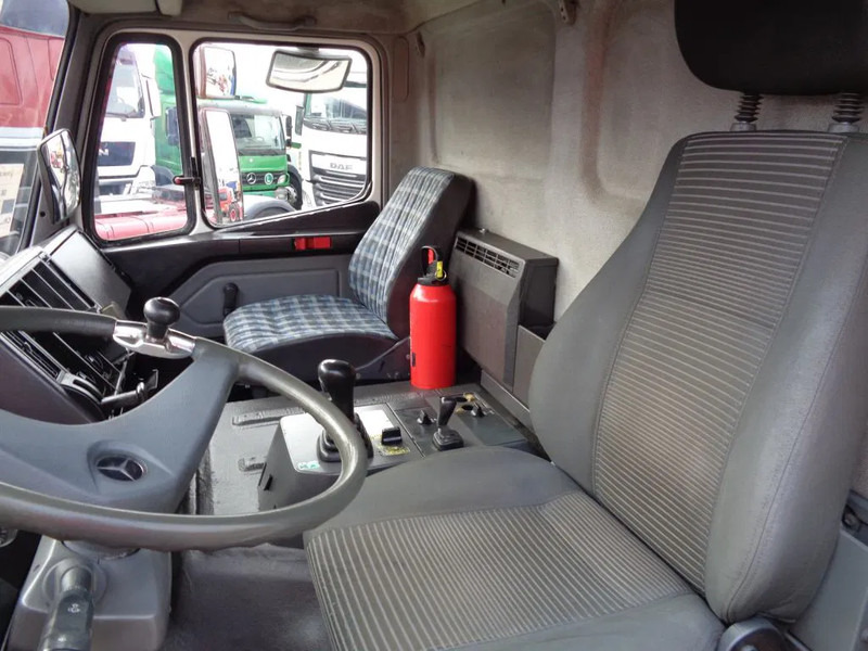 Mercedes-Benz SK 2433 + Semi-Auto + PTO + Serie 14 Crane + 3 pedals - Truk derek: gambar 4 Mercedes-Benz SK 2433 + Semi-Auto + PTO + Serie 14 Crane + 3 pedals - Truk derek: gambar 4