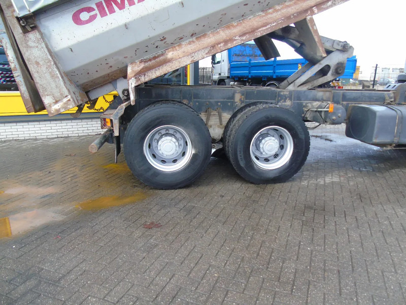 Renault Kerax 420 DCI + MANUAL + SPRING + 6X4 + PERFECT - Truk jungkit: gambar 3 Renault Kerax 420 DCI + MANUAL + SPRING + 6X4 + PERFECT - Truk jungkit: gambar 3