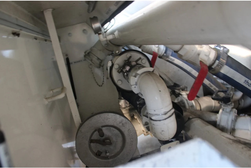 Truk tangki Renault Premium 430DXI + 13400liter EURO 5: gambar 9 Truk tangki Renault Premium 430DXI + 13400liter EURO 5: gambar 9