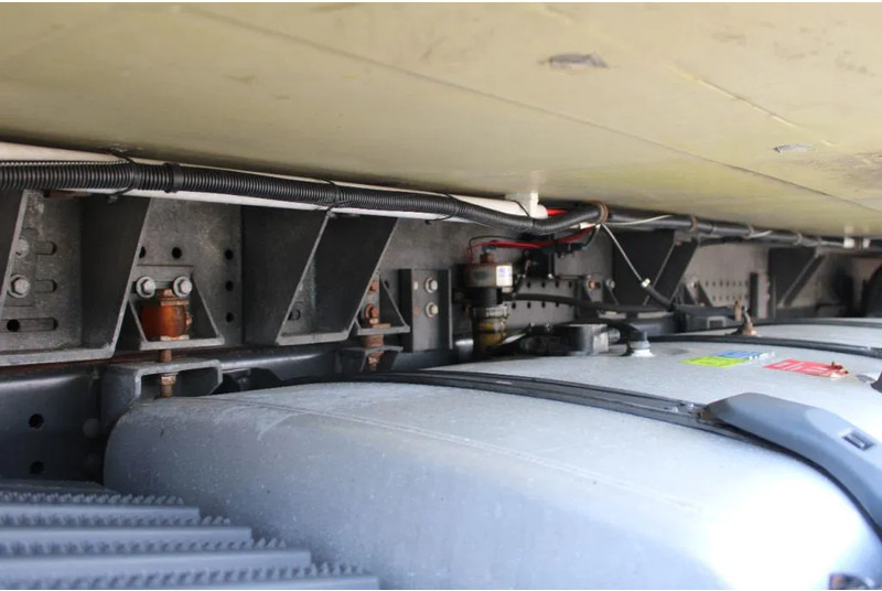 Truk berpendingin Scania G 440 + 6x2 + carrier + euro 5 + lift: gambar 9 Truk berpendingin Scania G 440 + 6x2 + carrier + euro 5 + lift: gambar 9