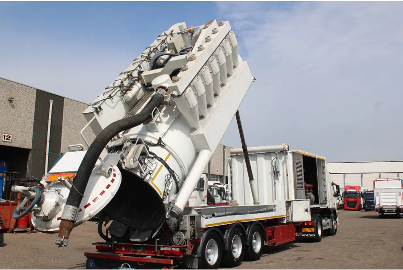Stokota ECOTA + 16.600 LITER + VOLVO ENGINE S/P + TIPPER / VACUUM WITTIG - Semi-trailer tangki: gambar 3 Stokota ECOTA + 16.600 LITER + VOLVO ENGINE S/P + TIPPER / VACUUM WITTIG - Semi-trailer tangki: gambar 3