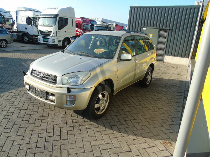 Toyota RAV4 + 4X4 + AUTOMAT + PETROL - Mobil SUV: gambar 2 Toyota RAV4 + 4X4 + AUTOMAT + PETROL - Mobil SUV: gambar 2