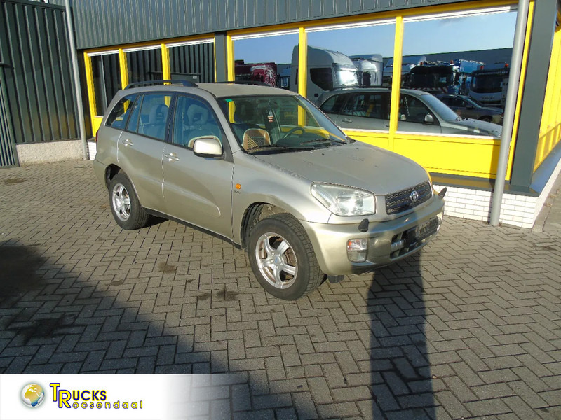 Toyota RAV4 + 4X4 + AUTOMAT + PETROL - Mobil SUV: gambar 1 Toyota RAV4 + 4X4 + AUTOMAT + PETROL - Mobil SUV: gambar 1