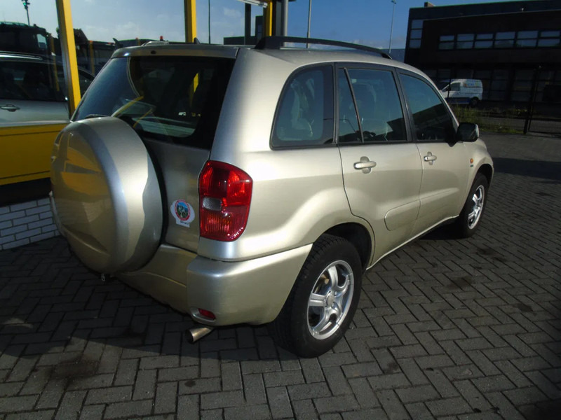 Toyota RAV4 + 4X4 + AUTOMAT + PETROL - Mobil SUV: gambar 4 Toyota RAV4 + 4X4 + AUTOMAT + PETROL - Mobil SUV: gambar 4