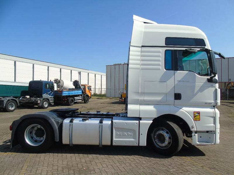 MAN TGX 18.460 + RETARDER + EURO 6 + 5X IN STOCK - Tractor head: gambar 3 MAN TGX 18.460 + RETARDER + EURO 6 + 5X IN STOCK - Tractor head: gambar 3