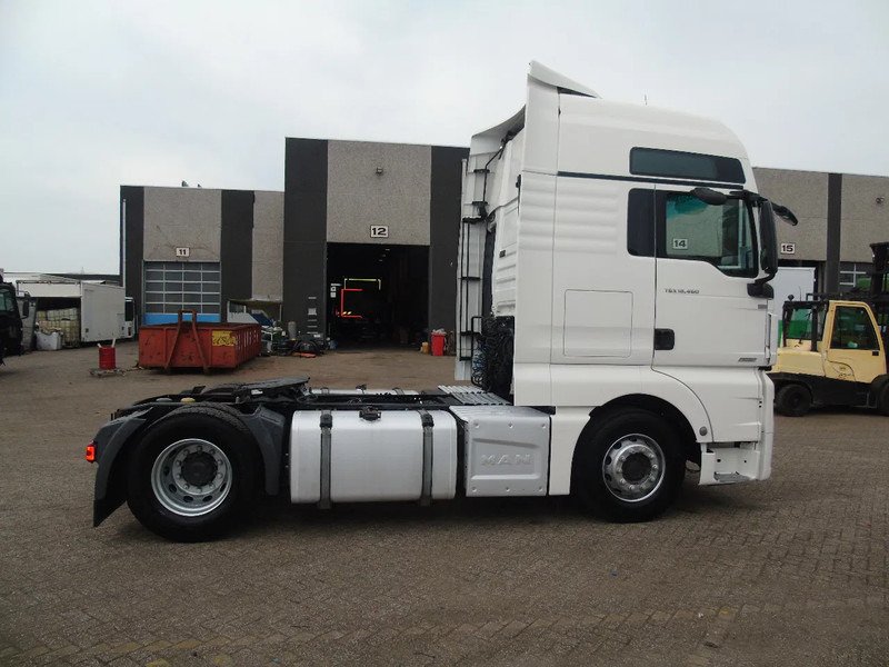 MAN TGX 18.460 + euro 6 + 6x in stock - Tractor head: gambar 5 MAN TGX 18.460 + euro 6 + 6x in stock - Tractor head: gambar 5