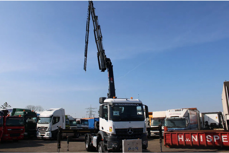 Mercedes-Benz Arocs 2051 + 4X4 + HIAB 302 E6 / JIB 70 X 4 + 10 EXTENTSIONS / NEW!! - Tractor head: gambar 4 Mercedes-Benz Arocs 2051 + 4X4 + HIAB 302 E6 / JIB 70 X 4 + 10 EXTENTSIONS / NEW!! - Tractor head: gambar 4