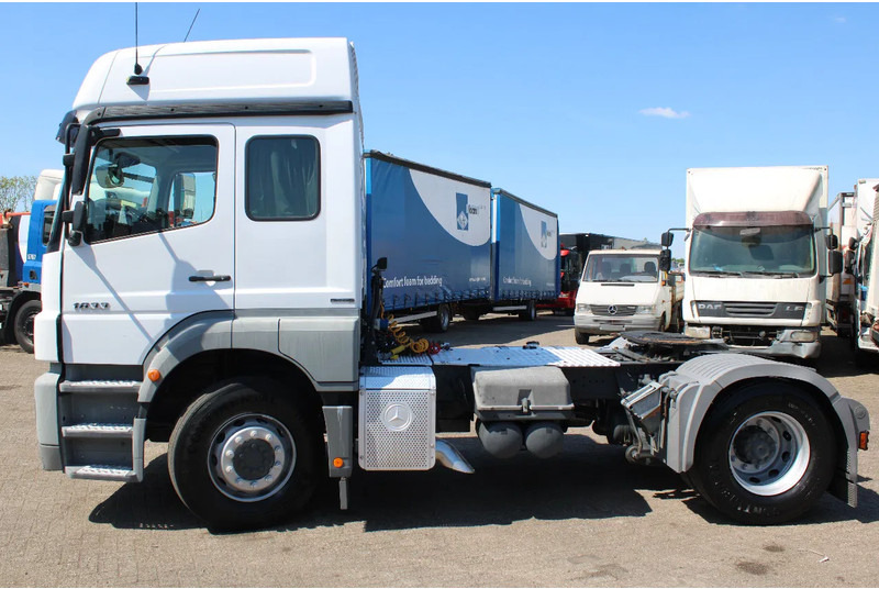 Mercedes-Benz Axor 1833 + manual + RETARDER! 122.939 km orginal! perfect condition + EURO 5 - Tractor head: gambar 3 Mercedes-Benz Axor 1833 + manual + RETARDER! 122.939 km orginal! perfect condition + EURO 5 - Tractor head: gambar 3