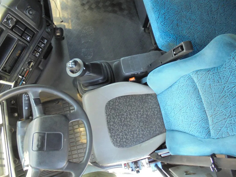 Volvo FH 12.420 + Euro 2 + 6x2 + Manual - Truk sasis: gambar 5 Volvo FH 12.420 + Euro 2 + 6x2 + Manual - Truk sasis: gambar 5