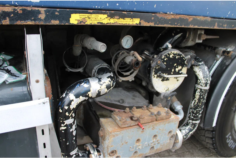 Volvo FM 12.340 + ADR + stokota 14.000L + manual - Truk vakum: gambar 5 Volvo FM 12.340 + ADR + stokota 14.000L + manual - Truk vakum: gambar 5