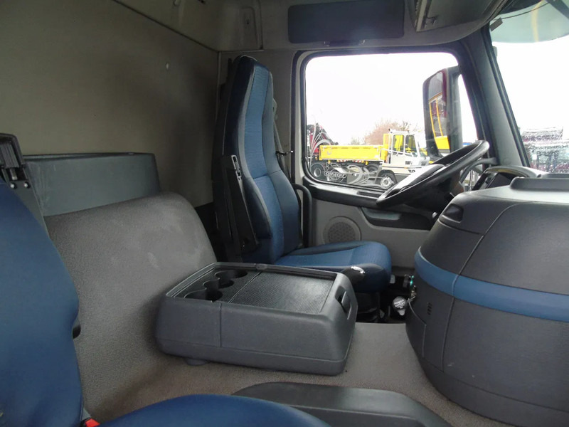 Truk box Volvo FM 9.340 + SPECIAL LIFT 2 ETAGE + EURO 5: gambar 8 Truk box Volvo FM 9.340 + SPECIAL LIFT 2 ETAGE + EURO 5: gambar 8