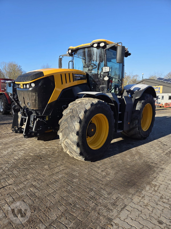 JCB FasTrac 8330 - Traktor: gambar 1 JCB FasTrac 8330 - Traktor: gambar 1