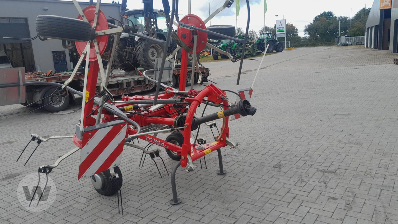 Massey Ferguson TD 524 DN - Tedder/ Menyapu: gambar 1 Massey Ferguson TD 524 DN - Tedder/ Menyapu: gambar 1