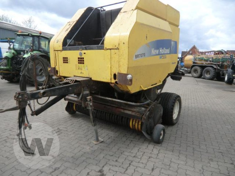 New Holland BR 7070 CC - Baler bulat: gambar 1 New Holland BR 7070 CC - Baler bulat: gambar 1