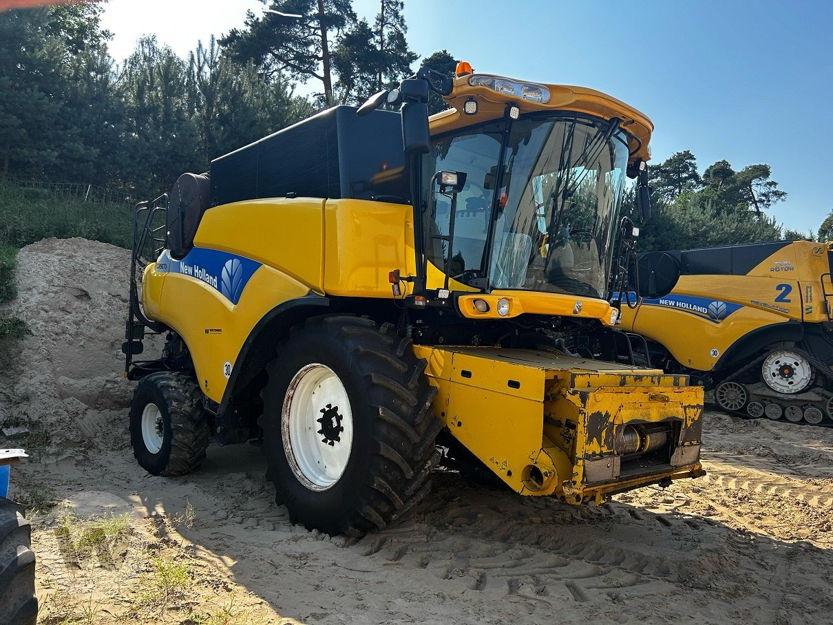 New Holland CR 9070 ELEV - Traktor: gambar 1 New Holland CR 9070 ELEV - Traktor: gambar 1