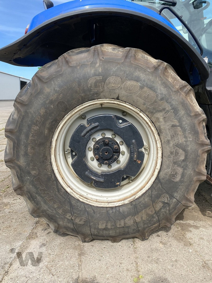 New Holland T 8.380 UC - Traktor: gambar 4 New Holland T 8.380 UC - Traktor: gambar 4