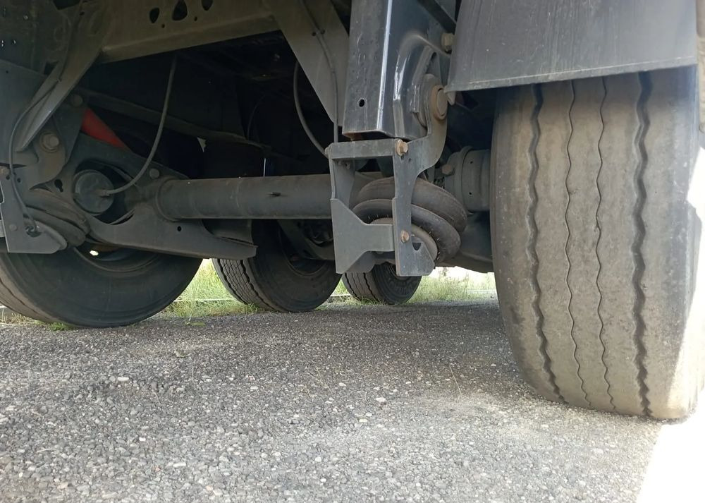 Reisch 3x Ruchoma podłoga 2 - 2022 , 1-2023 - Semi-trailer dengan lantai berjalan: gambar 3 Reisch 3x Ruchoma podłoga 2 - 2022 , 1-2023 - Semi-trailer dengan lantai berjalan: gambar 3