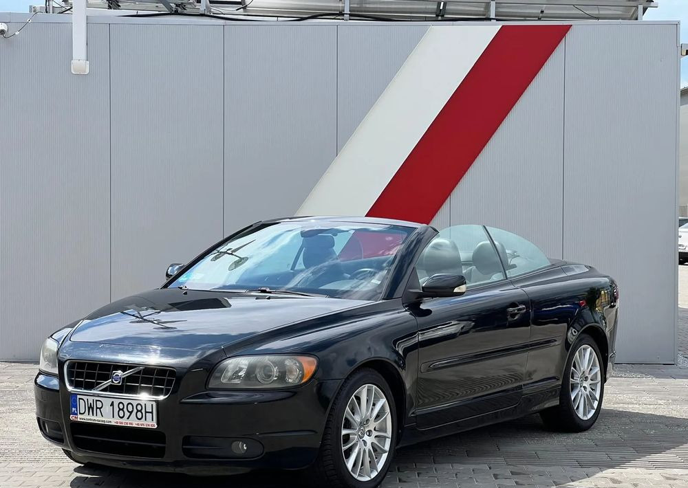 Volvo C70 2.4 Momentum - Mobil: gambar 1 Volvo C70 2.4 Momentum - Mobil: gambar 1