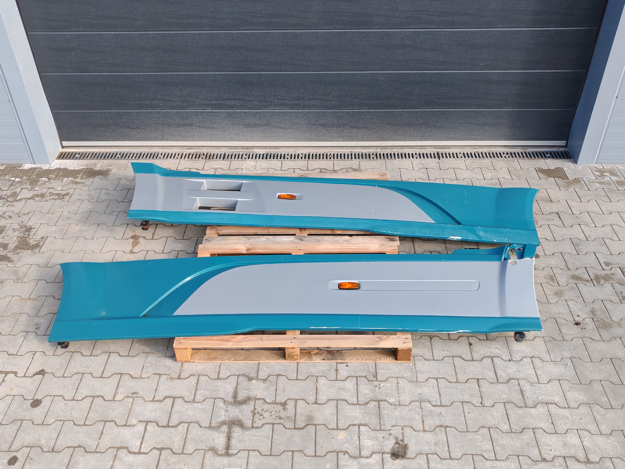 DAF XF106 EURO 6 / SIDE SPOILERS SET - Aerodinamika/ Spoiler: gambar 2 DAF XF106 EURO 6 / SIDE SPOILERS SET - Aerodinamika/ Spoiler: gambar 2