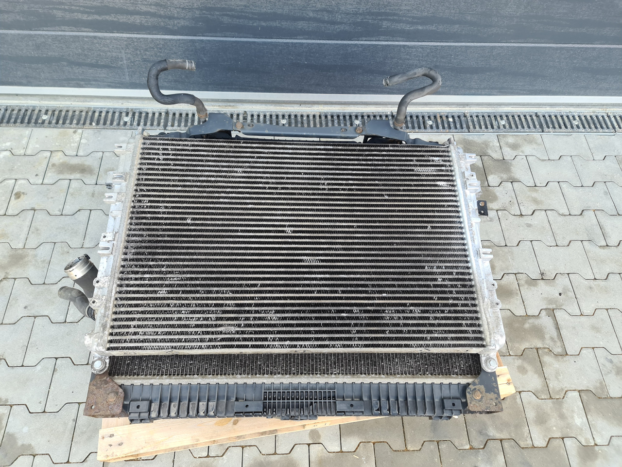 MERCEDES ATEGO ANTOS / EURO 6 / COOLER SET / INTERCOOLER / WATER COOLER / WORLDWIDE DELIVERY - Radiator: gambar 3 MERCEDES ATEGO ANTOS / EURO 6 / COOLER SET / INTERCOOLER / WATER COOLER / WORLDWIDE DELIVERY - Radiator: gambar 3