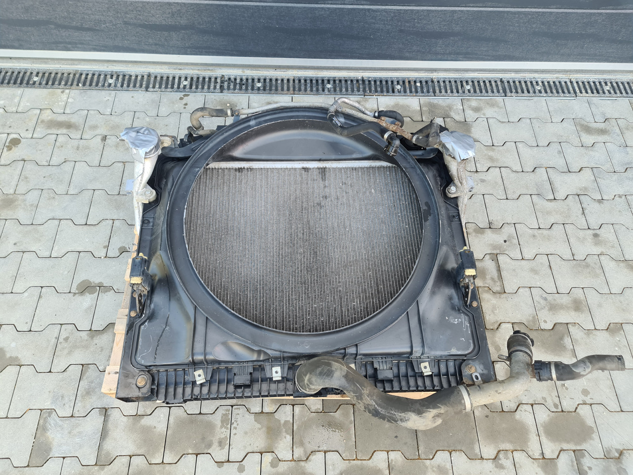 MERCEDES ATEGO ANTOS / EURO 6 / COOLER SET / INTERCOOLER / WATER COOLER / WORLDWIDE DELIVERY - Radiator: gambar 1 MERCEDES ATEGO ANTOS / EURO 6 / COOLER SET / INTERCOOLER / WATER COOLER / WORLDWIDE DELIVERY - Radiator: gambar 1