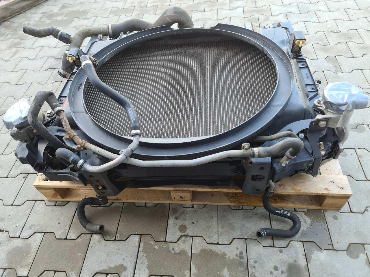 MERCEDES ATEGO ANTOS / EURO 6 / COOLER SET / INTERCOOLER / WATER COOLER / WORLDWIDE DELIVERY - Radiator: gambar 2 MERCEDES ATEGO ANTOS / EURO 6 / COOLER SET / INTERCOOLER / WATER COOLER / WORLDWIDE DELIVERY - Radiator: gambar 2