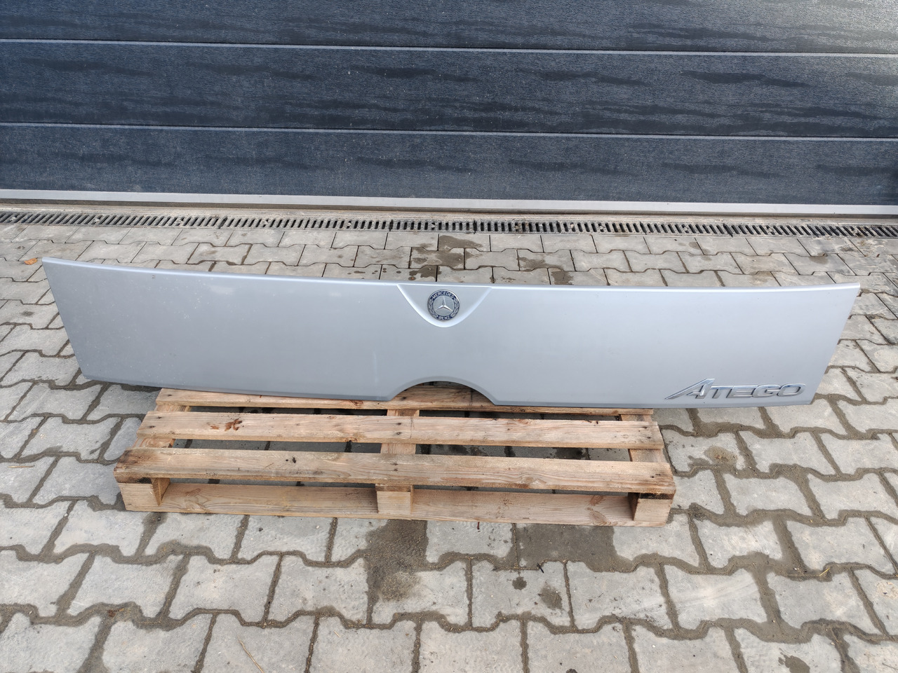 MERCEDES-BENZ ATEGO MP4 EURO 6 / FRONT BONNET - Kerudung: gambar 2 MERCEDES-BENZ ATEGO MP4 EURO 6 / FRONT BONNET - Kerudung: gambar 2