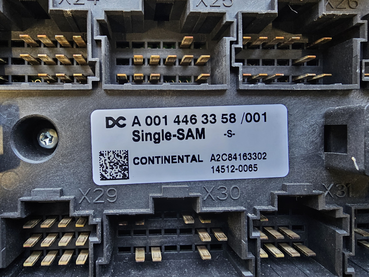 MERCEDES-BENZ ATEGO MP4 EURO 6 / SINGLE-SAM FUSE BLOCK / A0014463358 - ECU: gambar 4 MERCEDES-BENZ ATEGO MP4 EURO 6 / SINGLE-SAM FUSE BLOCK / A0014463358 - ECU: gambar 4