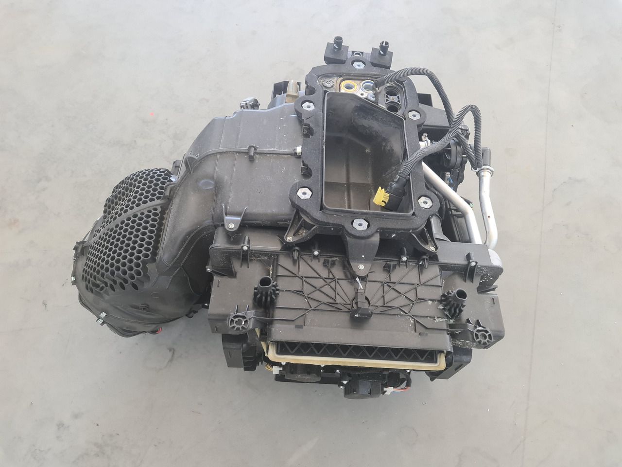 RENAULT RANGE T / COMPLETE CABINE HEATER / 7484593228 - Pemanasan/ Ventilasi: gambar 3 RENAULT RANGE T / COMPLETE CABINE HEATER / 7484593228 - Pemanasan/ Ventilasi: gambar 3