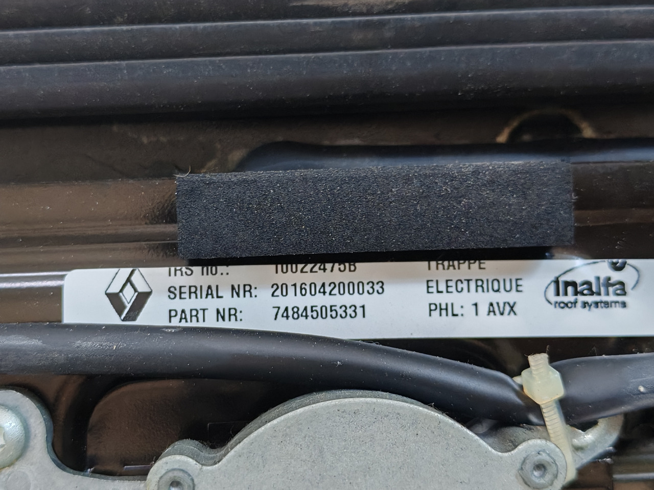 RENAULT RANGE T / SUNROOF / 7484505331 - Jendela dan bagian: gambar 5 RENAULT RANGE T / SUNROOF / 7484505331 - Jendela dan bagian: gambar 5