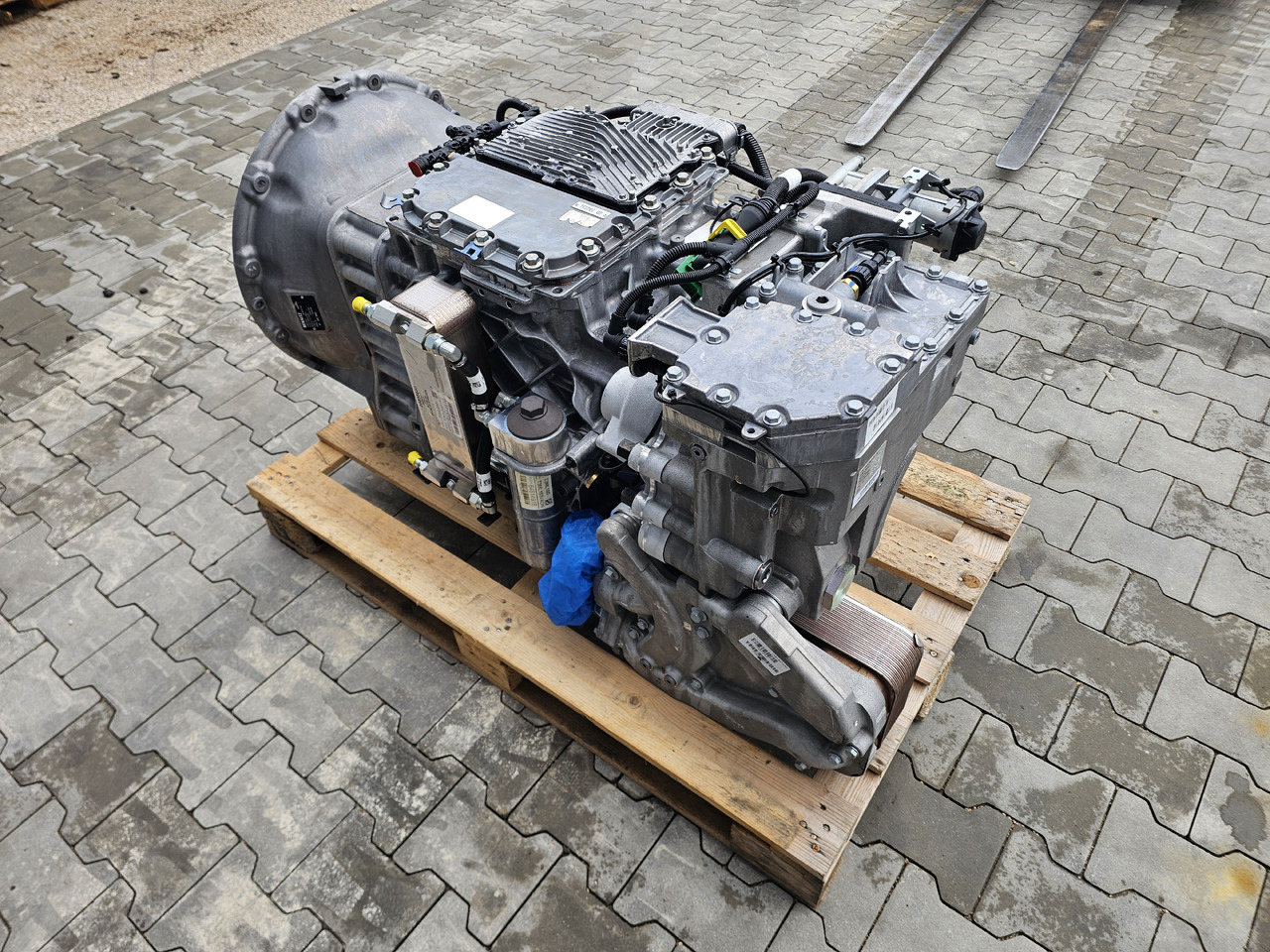 RENAULT VOLVO GEARBOX / AT2612 G TRAG-G / RETARDER / NEVER USED / WORLDWIDE DELIVERY - Gearbox: gambar 5 RENAULT VOLVO GEARBOX / AT2612 G TRAG-G / RETARDER / NEVER USED / WORLDWIDE DELIVERY - Gearbox: gambar 5