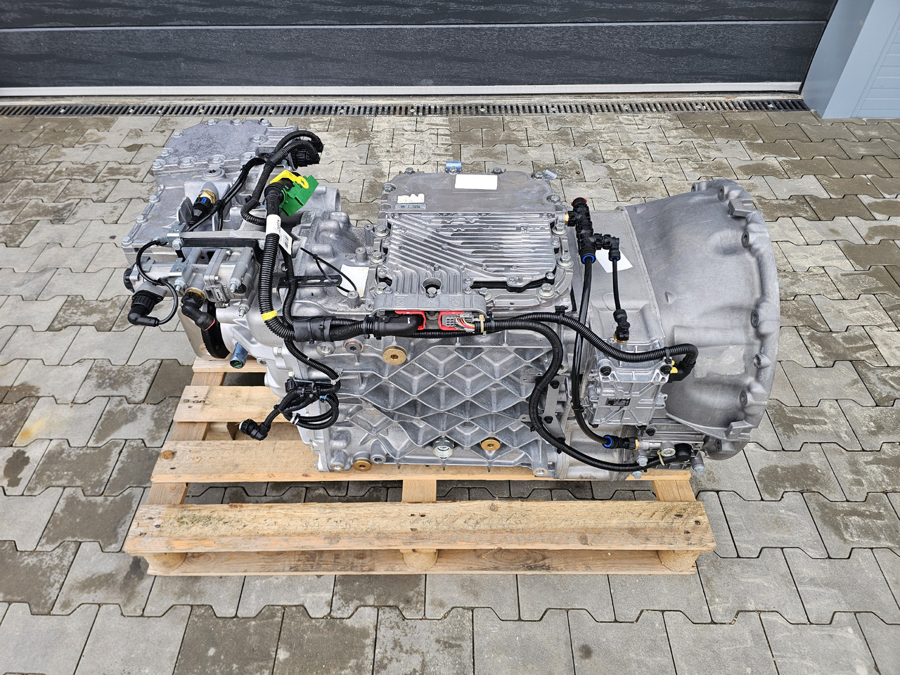 RENAULT VOLVO GEARBOX / AT2612 G TRAG-G / RETARDER / NEVER USED / WORLDWIDE DELIVERY - Gearbox: gambar 2 RENAULT VOLVO GEARBOX / AT2612 G TRAG-G / RETARDER / NEVER USED / WORLDWIDE DELIVERY - Gearbox: gambar 2