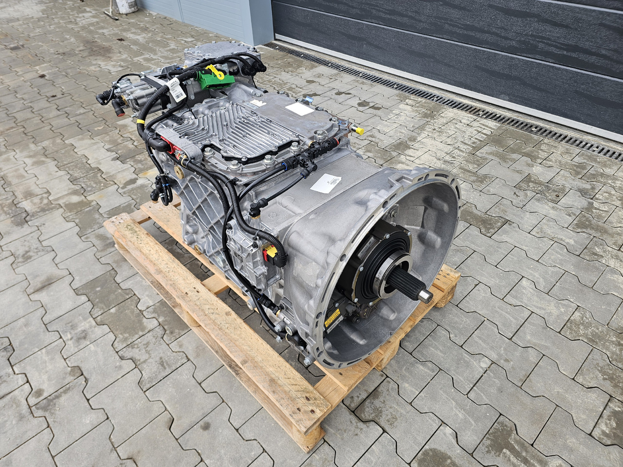 RENAULT VOLVO GEARBOX / AT2612 G TRAG-G / RETARDER / NEVER USED / WORLDWIDE DELIVERY - Gearbox: gambar 3 RENAULT VOLVO GEARBOX / AT2612 G TRAG-G / RETARDER / NEVER USED / WORLDWIDE DELIVERY - Gearbox: gambar 3