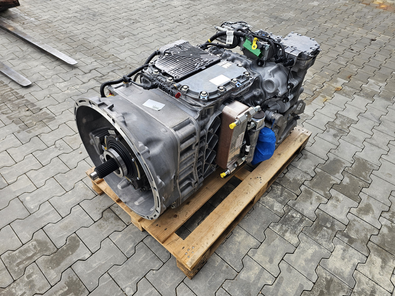 RENAULT VOLVO GEARBOX / AT2612 G TRAG-G / RETARDER / NEVER USED / WORLDWIDE DELIVERY - Gearbox: gambar 4 RENAULT VOLVO GEARBOX / AT2612 G TRAG-G / RETARDER / NEVER USED / WORLDWIDE DELIVERY - Gearbox: gambar 4