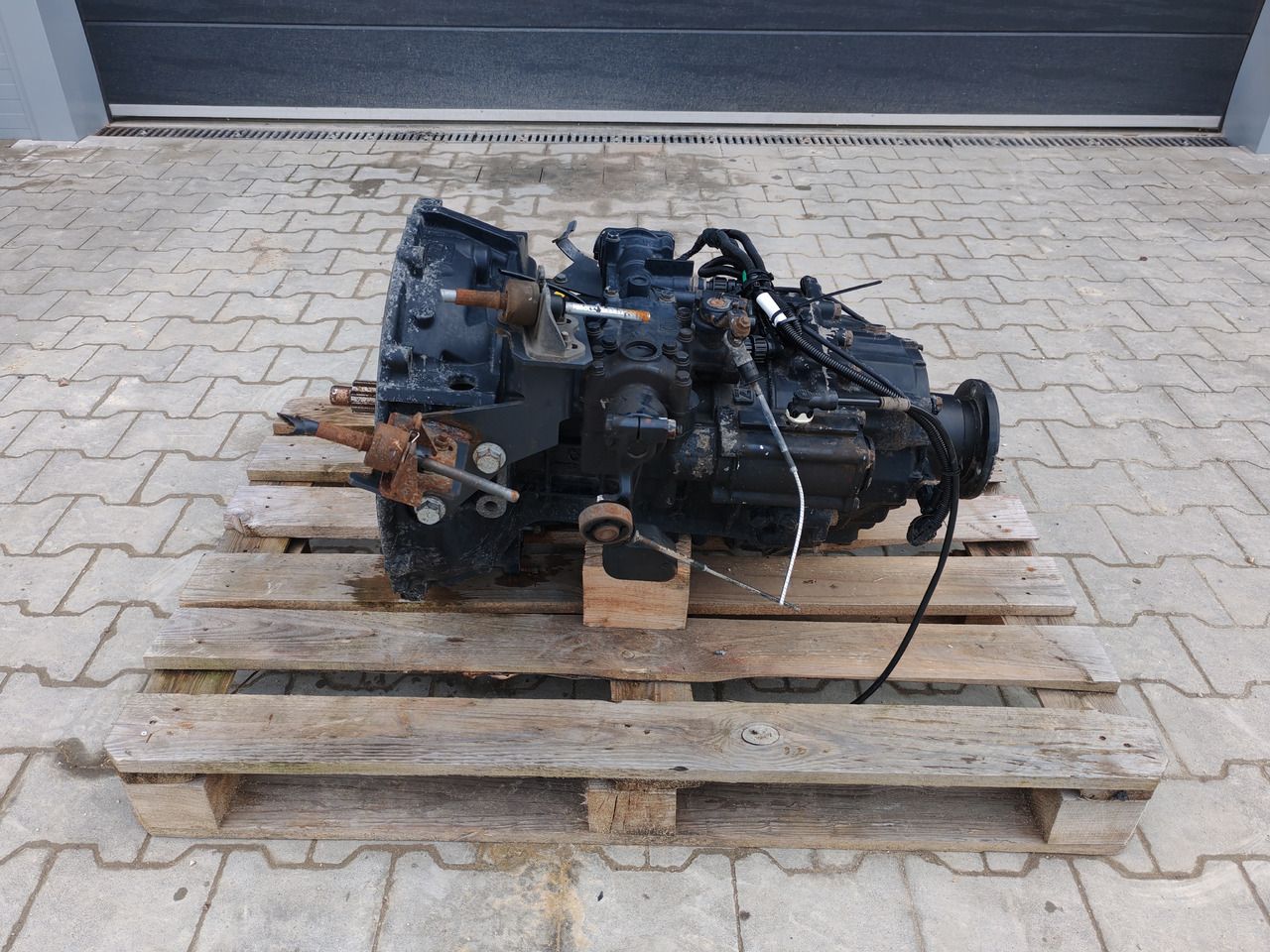 RENAULT ZF ECOLITE / 6S1000TO / MANUAL GEARBOX / 7420781908 - Gearbox: gambar 2 RENAULT ZF ECOLITE / 6S1000TO / MANUAL GEARBOX / 7420781908 - Gearbox: gambar 2