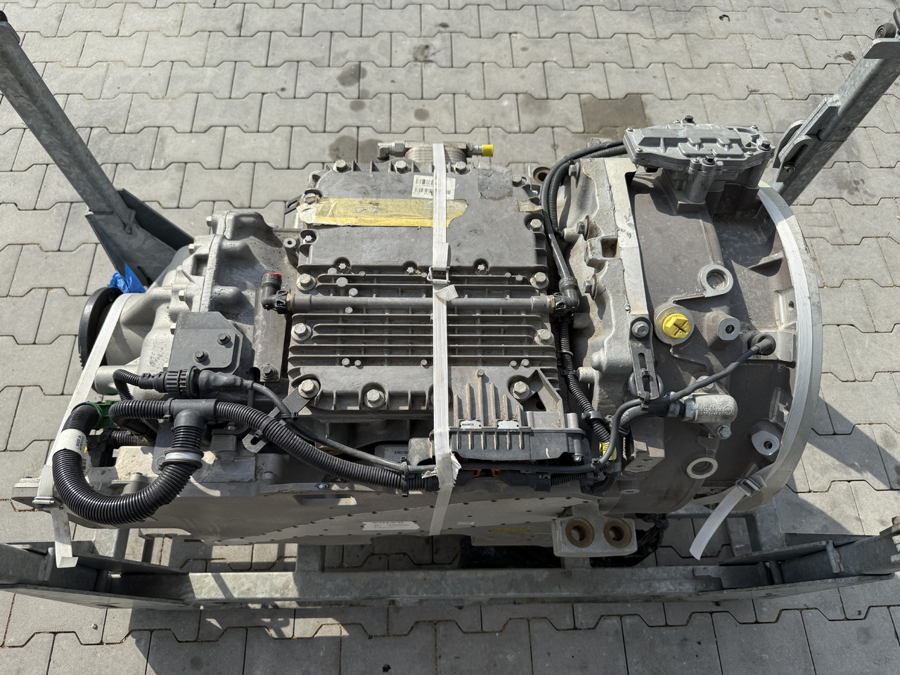Gearbox untuk Bus kota VOLVO BUS HYBRID Automatic gearbox AT2412F electric motor EMDS120 (EMD300B) / NEW: gambar 13