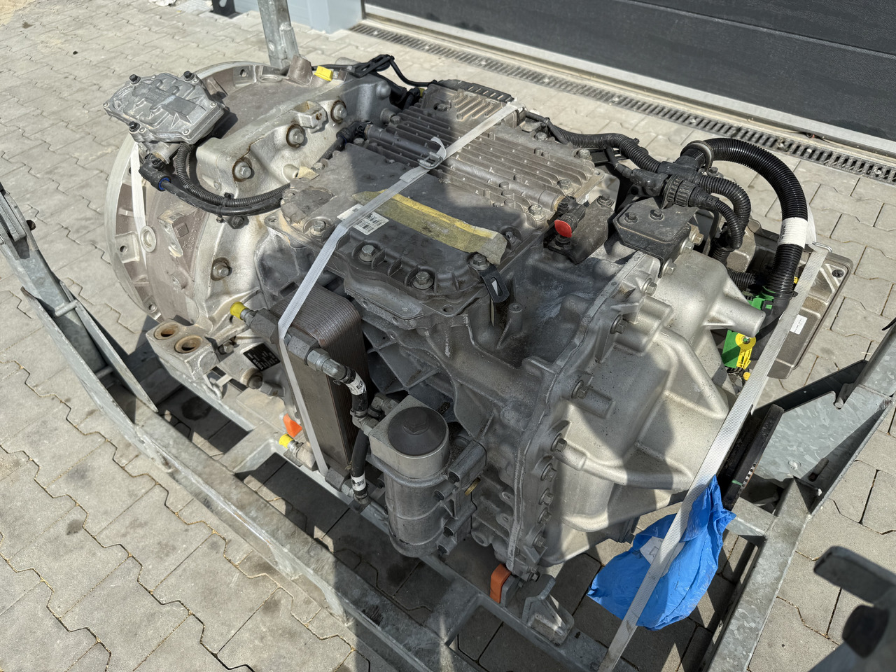 Gearbox untuk Bus kota VOLVO BUS HYBRID Automatic gearbox AT2412F electric motor EMDS120 (EMD300B) / NEW: gambar 9
