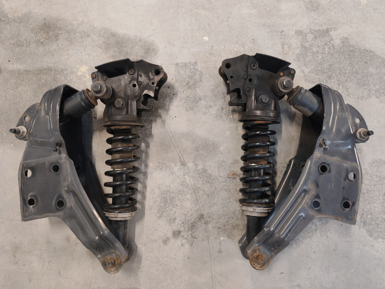 VOLVO FM5 / REAR CAB SUNSPENSION / 21171968 21172132 - Suspensi kabin: gambar 2 VOLVO FM5 / REAR CAB SUNSPENSION / 21171968 21172132 - Suspensi kabin: gambar 2